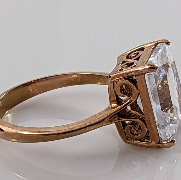 Emerald Cut CZ & Rose Gold ring - Picture 4 of 8